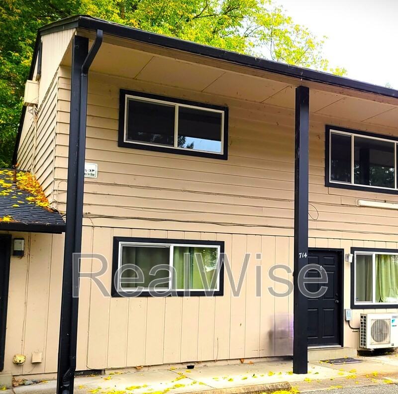 714 Se 10th St #6 - Photo 2 of 25