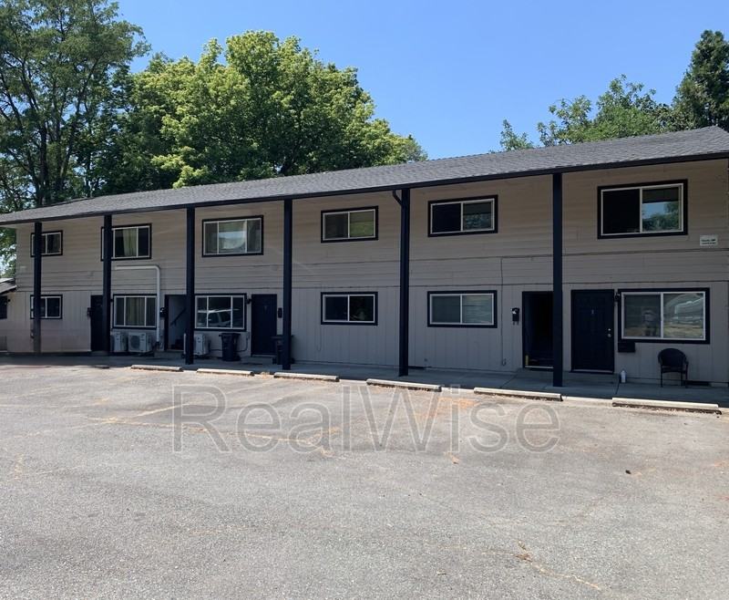 714 Se 10th St #6 - Photo 3 of 25