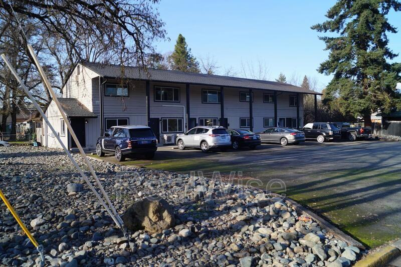 714 Se 10th St #6 - Photo 5 of 25