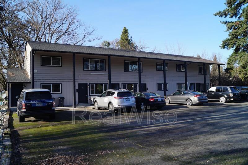 714 Se 10th St #6 - Photo 6 of 25