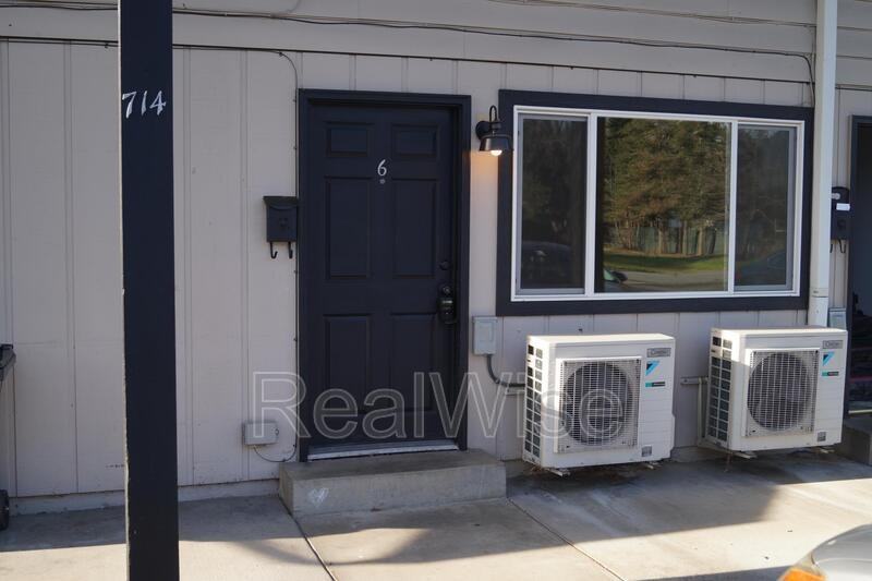 714 Se 10th St #6 - Photo 7 of 25