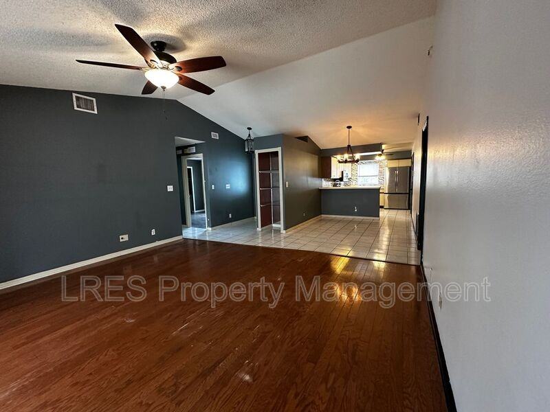 555 Glen Haven Dr - Photo 5 of 31