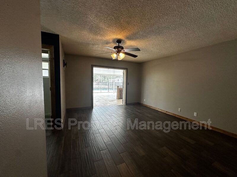 555 Glen Haven Dr - Photo 6 of 31