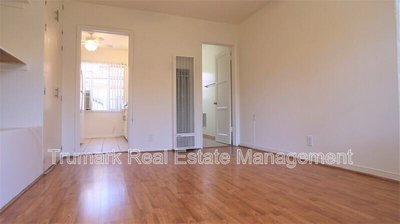 623 W Stocker St #C - Photo 2 of 11