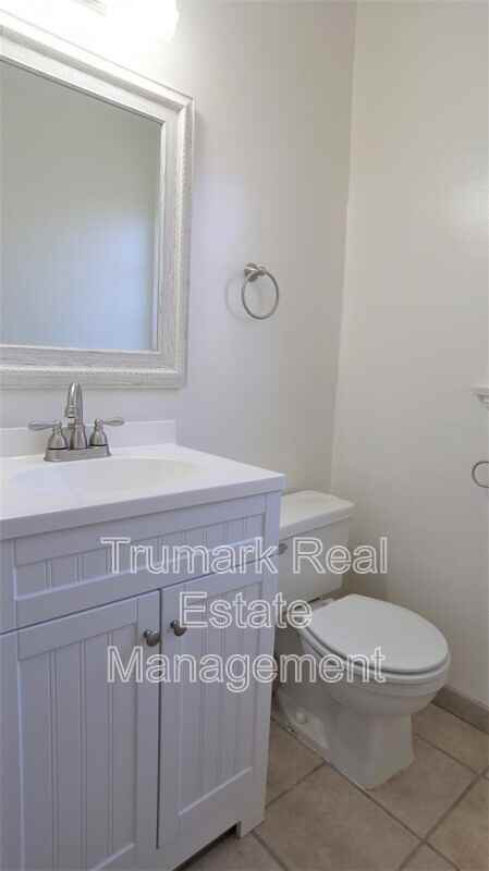 623 W Stocker St #C - Photo 7 of 11