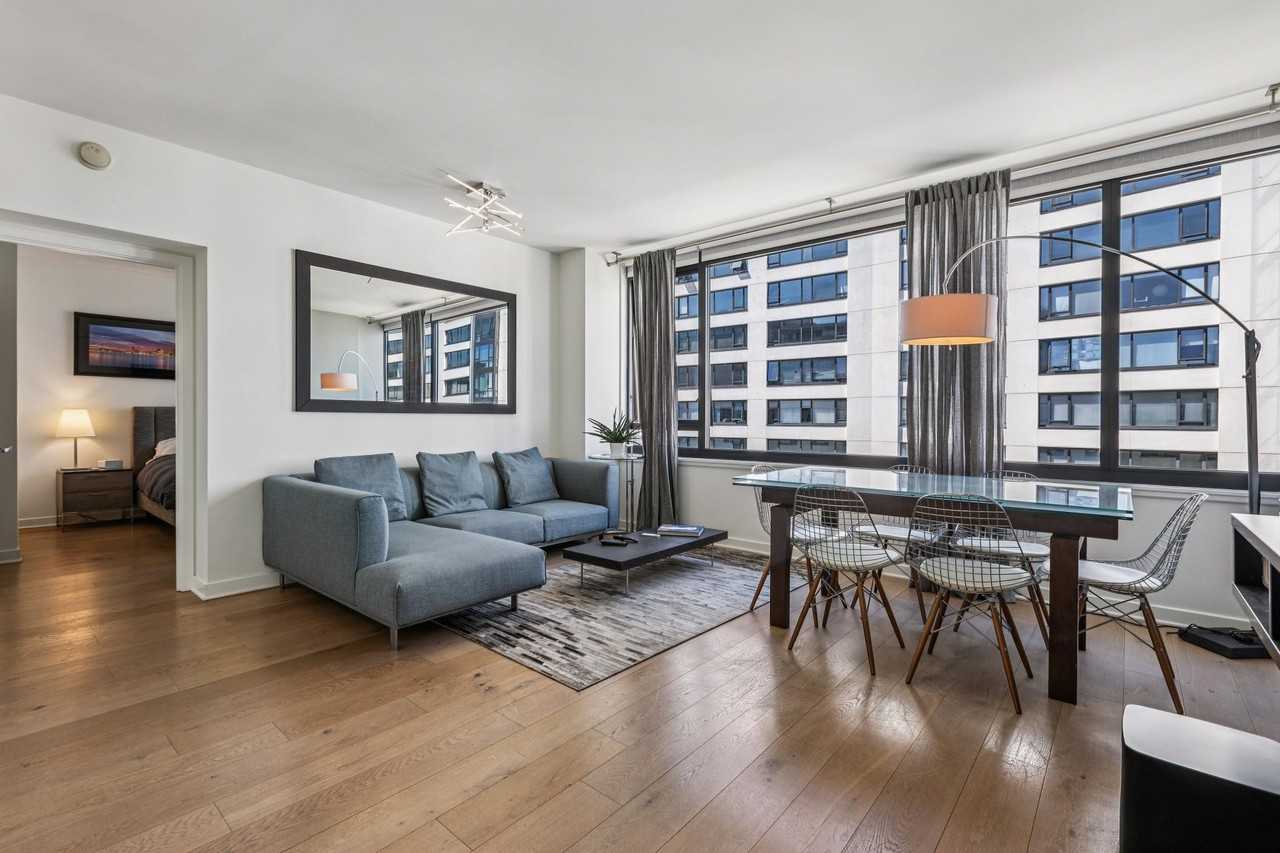 260 King Street #885 - Photo 5 of 28