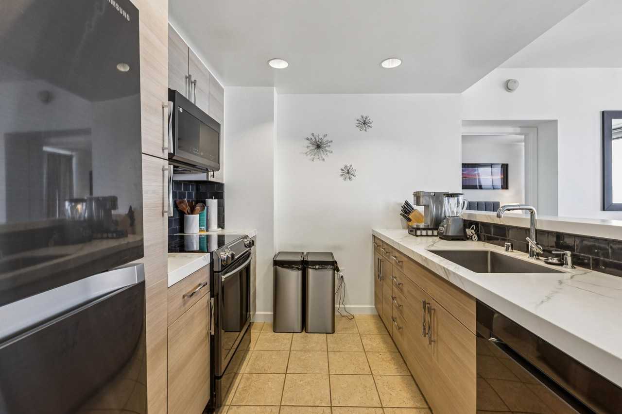 260 King Street #885 - Photo 7 of 28