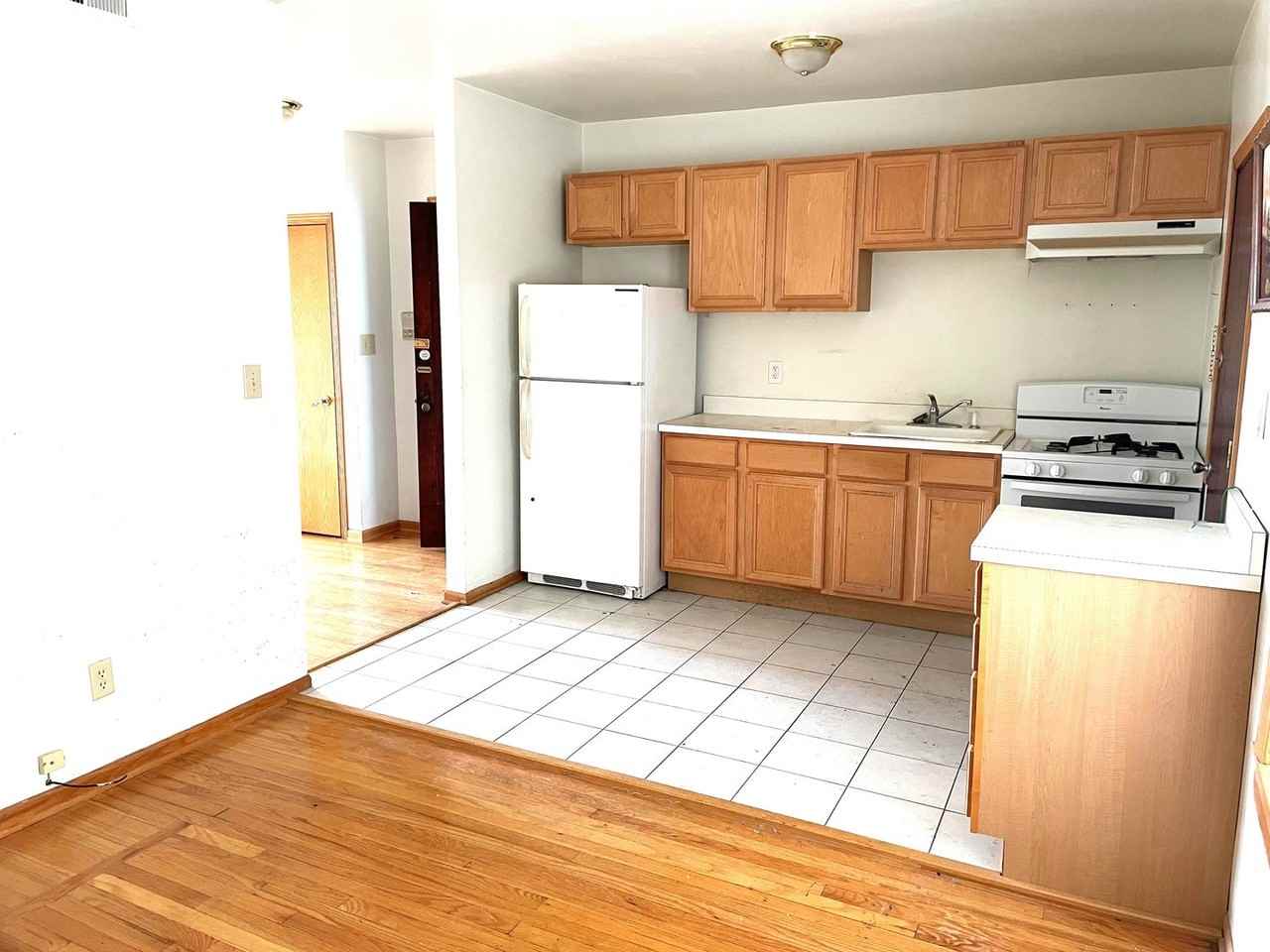 4022 W Montrose Ave - Photo 5 of 21