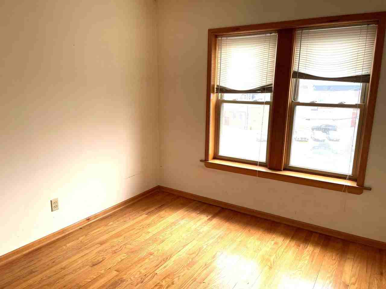 4022 W Montrose Ave - Photo 6 of 21