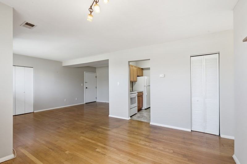 521 Epsom Rd - Photo 2 of 19