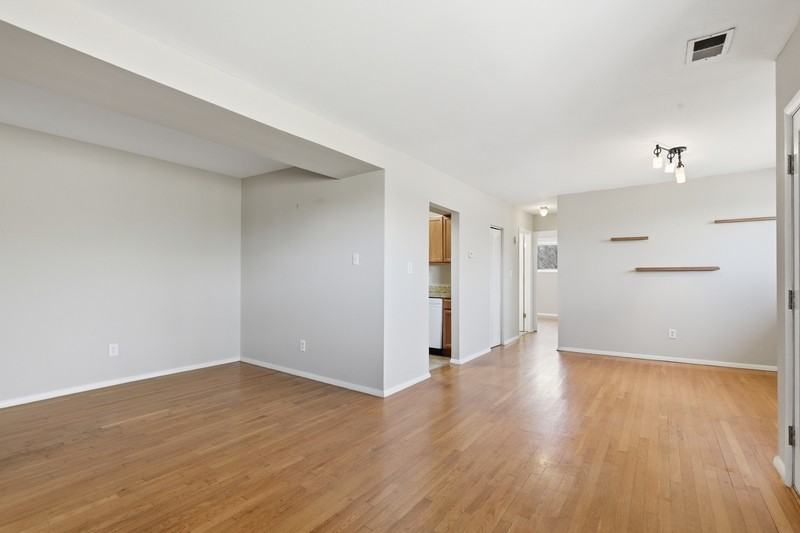 521 Epsom Rd - Photo 3 of 19