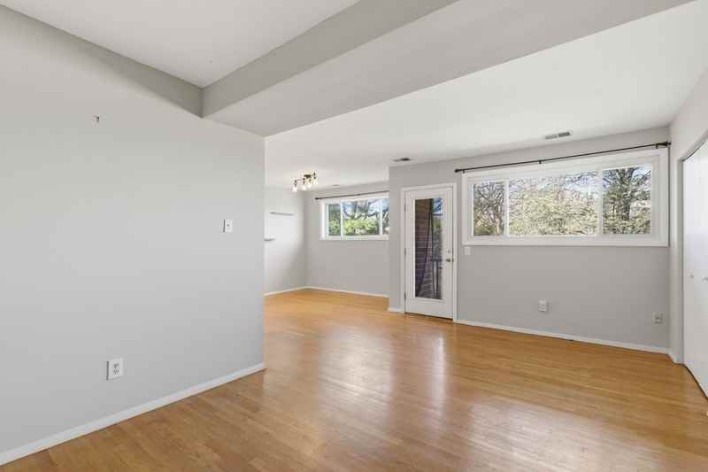 521 Epsom Rd - Photo 4 of 19