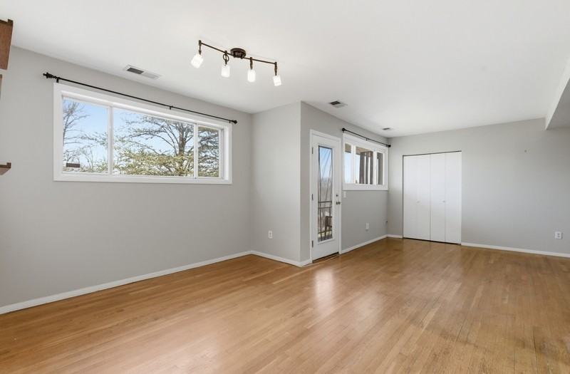 521 Epsom Rd - Photo 5 of 19