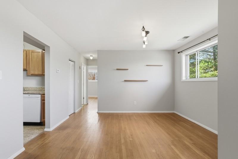 521 Epsom Rd - Photo 7 of 19