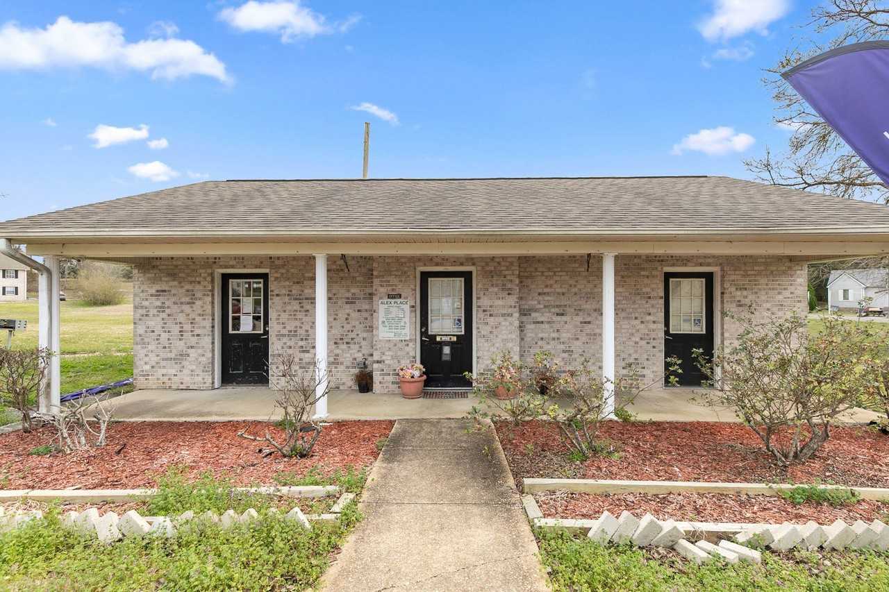 Alex Place Apartments - Photo 3 of 6