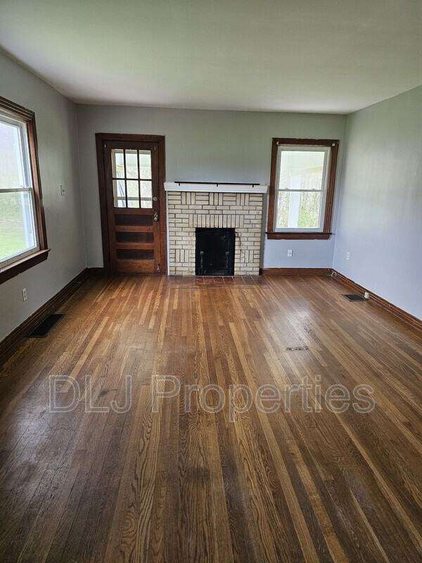 816 Andrew Johnson Hwy - Photo 4 of 13