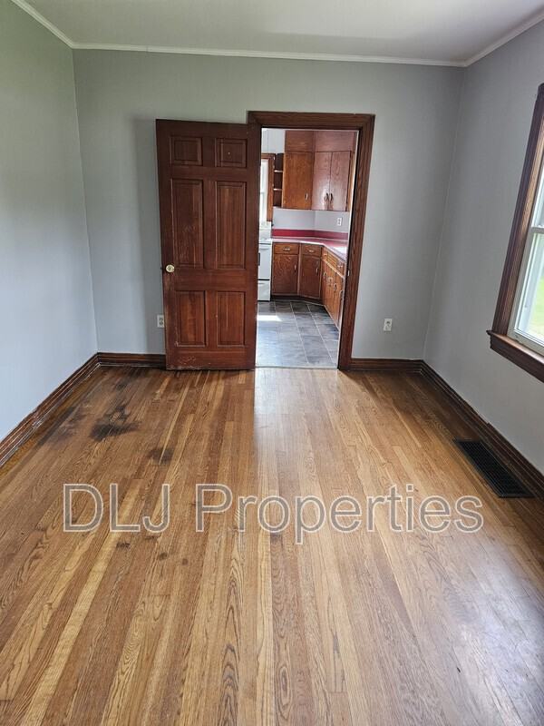 816 Andrew Johnson Hwy - Photo 5 of 13