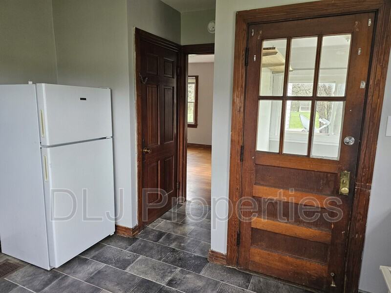 816 Andrew Johnson Hwy - Photo 7 of 13