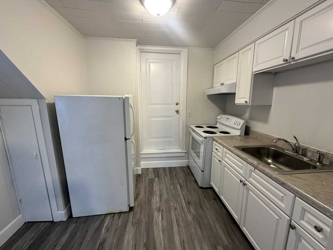 823-825 Church Street - Photo 6 of 6