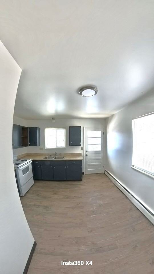 Colonial Manor - Photo 6 of 25