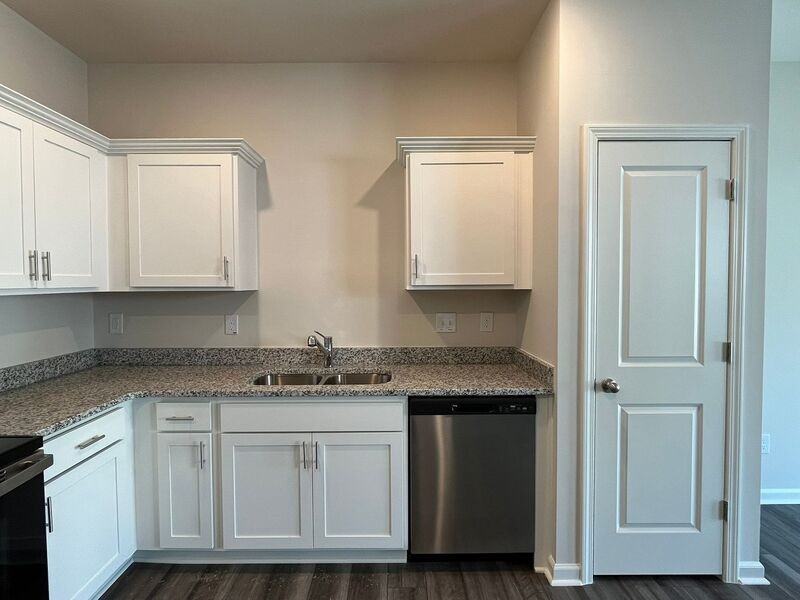 2047 Trailside Dr - Photo 5 of 23
