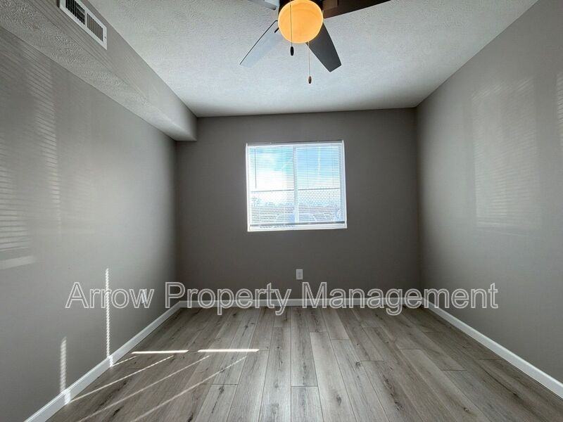 2140 J St #3 - Photo 4 of 9