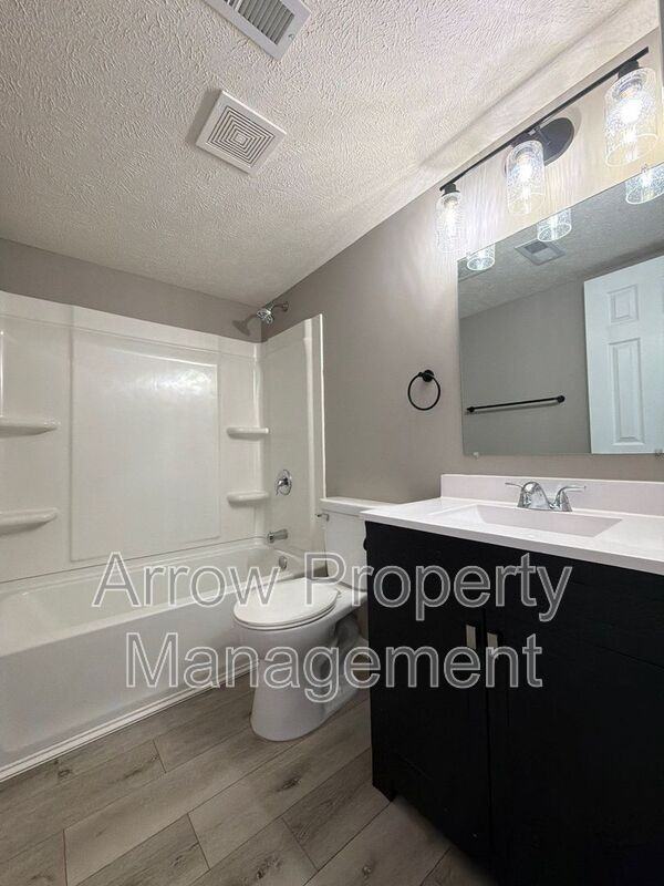 2140 J St #3 - Photo 6 of 9