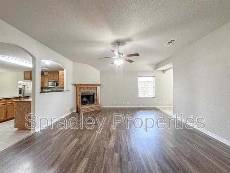 413 Bashaw Loop - Photo 3 of 18