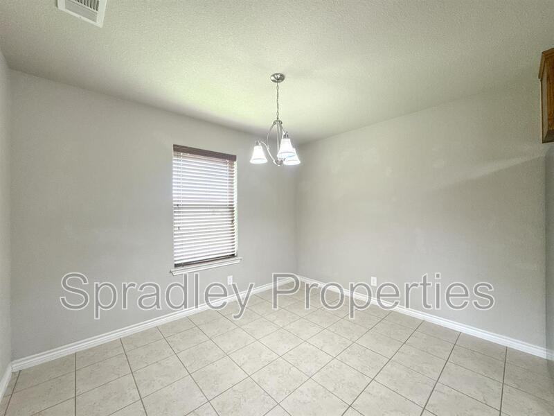 413 Bashaw Loop - Photo 7 of 18