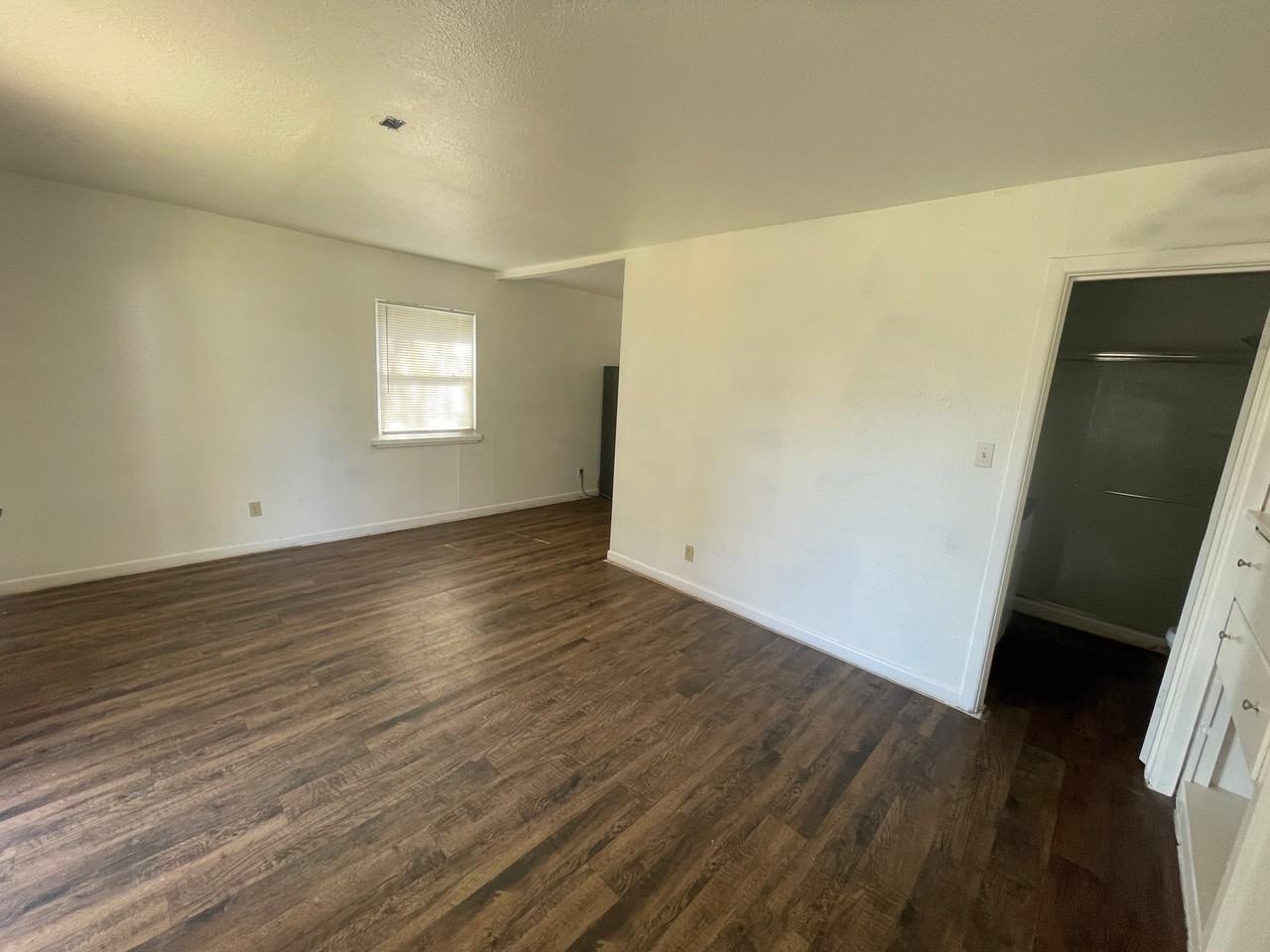 1802 8th St - Photo 2 of 9