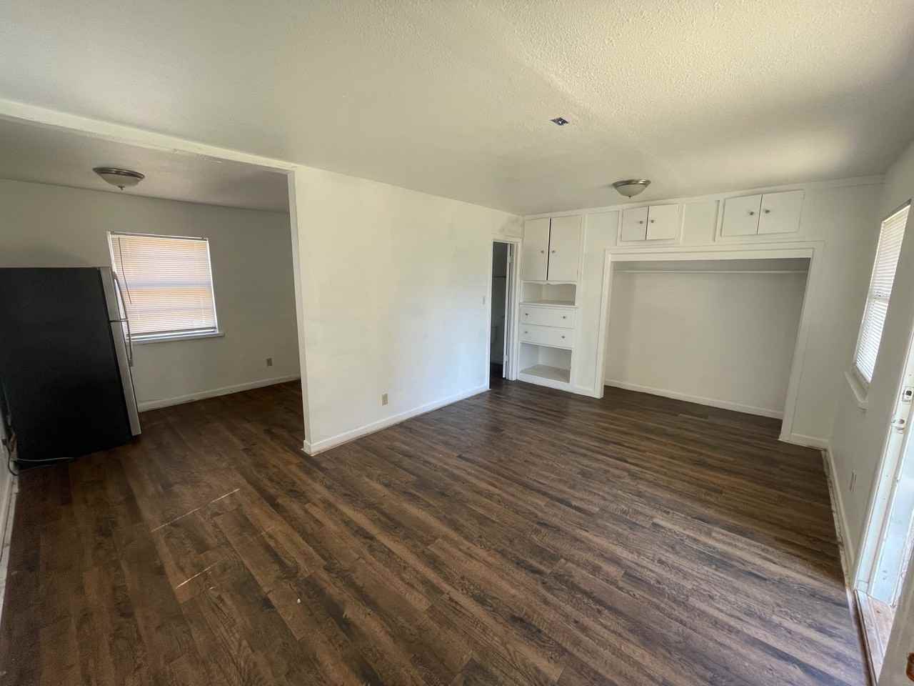 1802 8th St - Photo 4 of 9