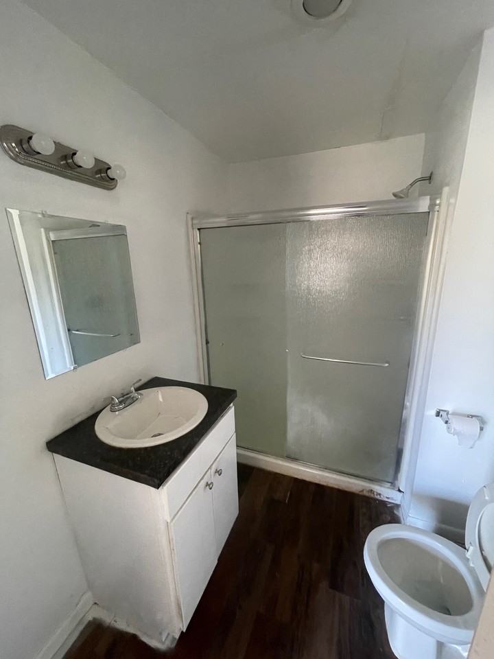 1802 8th St - Photo 5 of 9