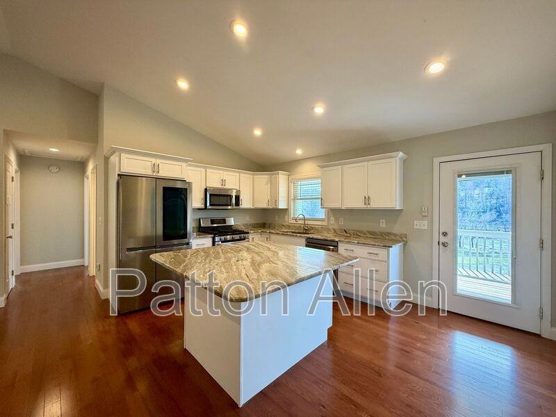 207 Riverside View Dr - Photo 5 of 33