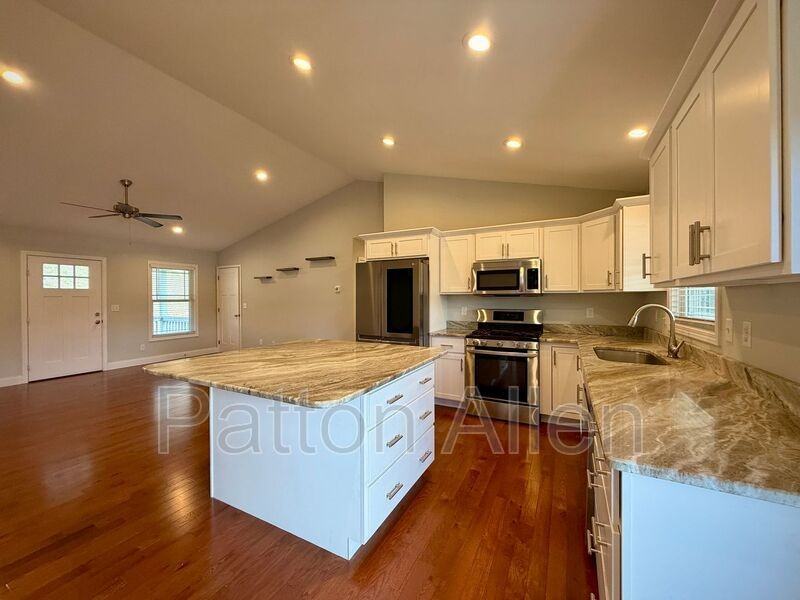 207 Riverside View Dr - Photo 6 of 33