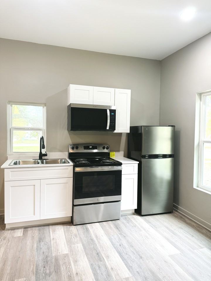 650 W Park Avenue - Photo 3 of 50