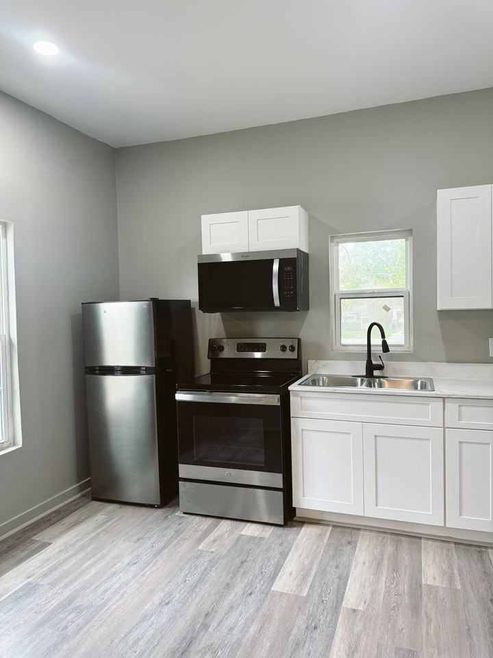 650 W Park Avenue - Photo 2 of 47