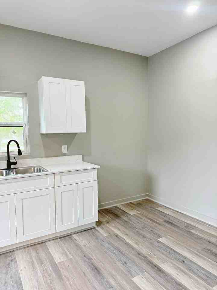 650 W Park Avenue - Photo 3 of 47