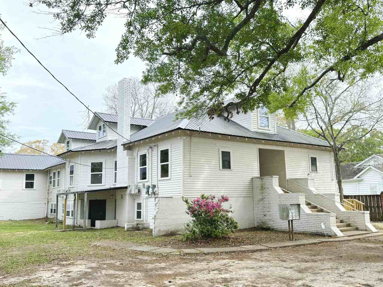 650 W Park Avenue - Photo 5 of 47