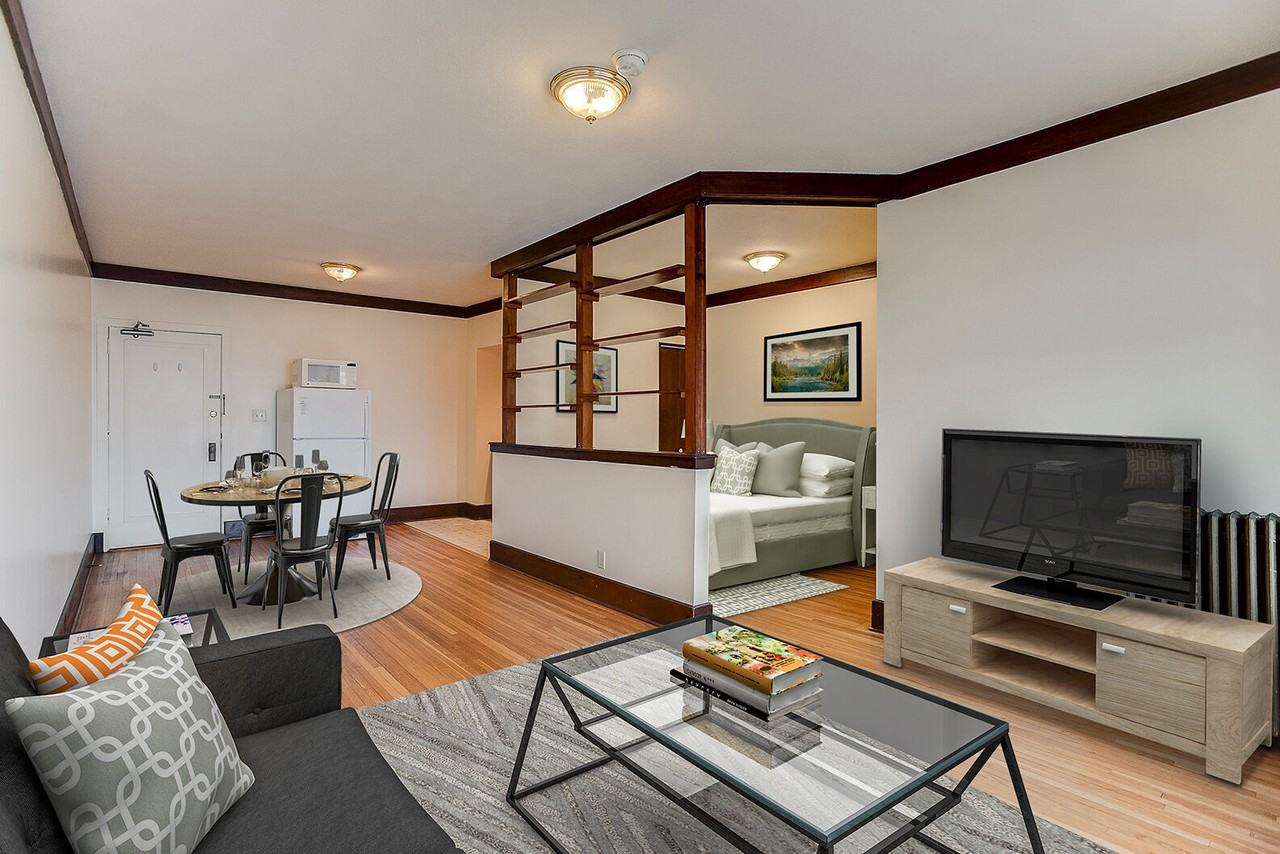 Lakesbury Apartments - Photo 2 of 7