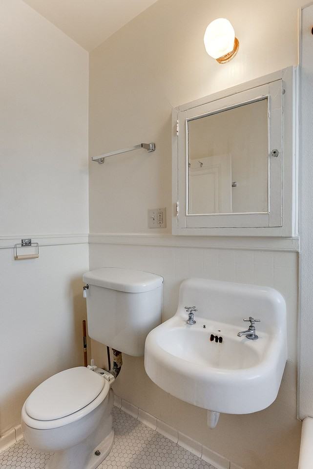 Lakesbury Apartments - Photo 6 of 7