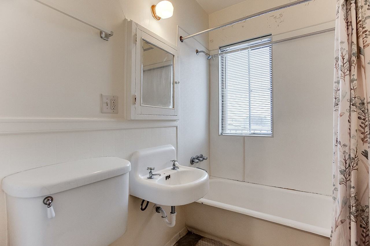 Lakesbury Apartments - Photo 7 of 7