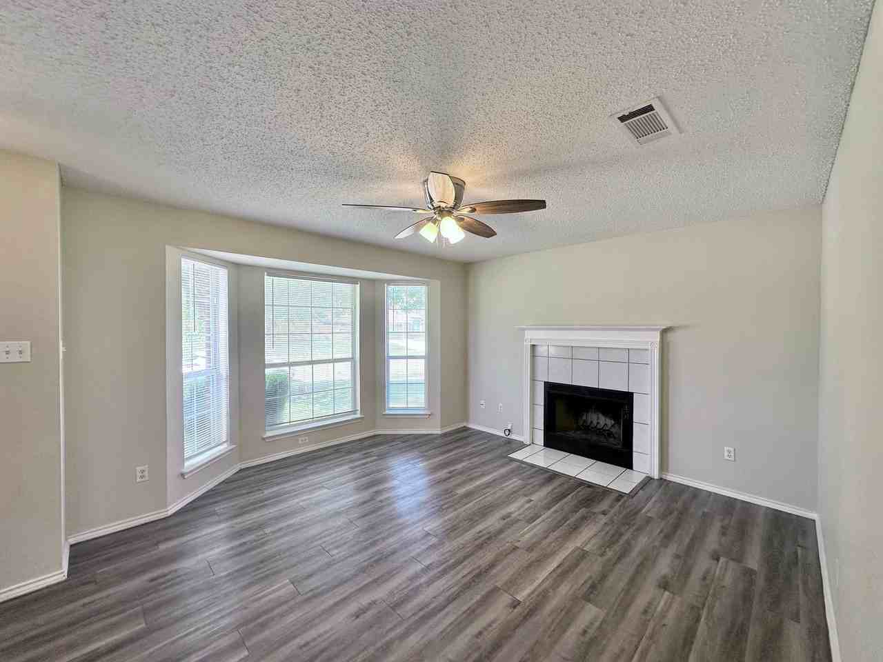 3204 Levy Ln - Photo 4 of 33