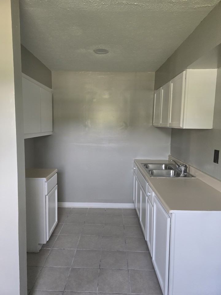 3421 Shanks Lane - Photo 4 of 26