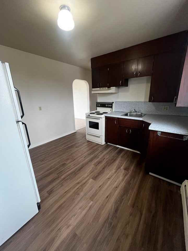 465 Broadway St - Photo 6 of 26