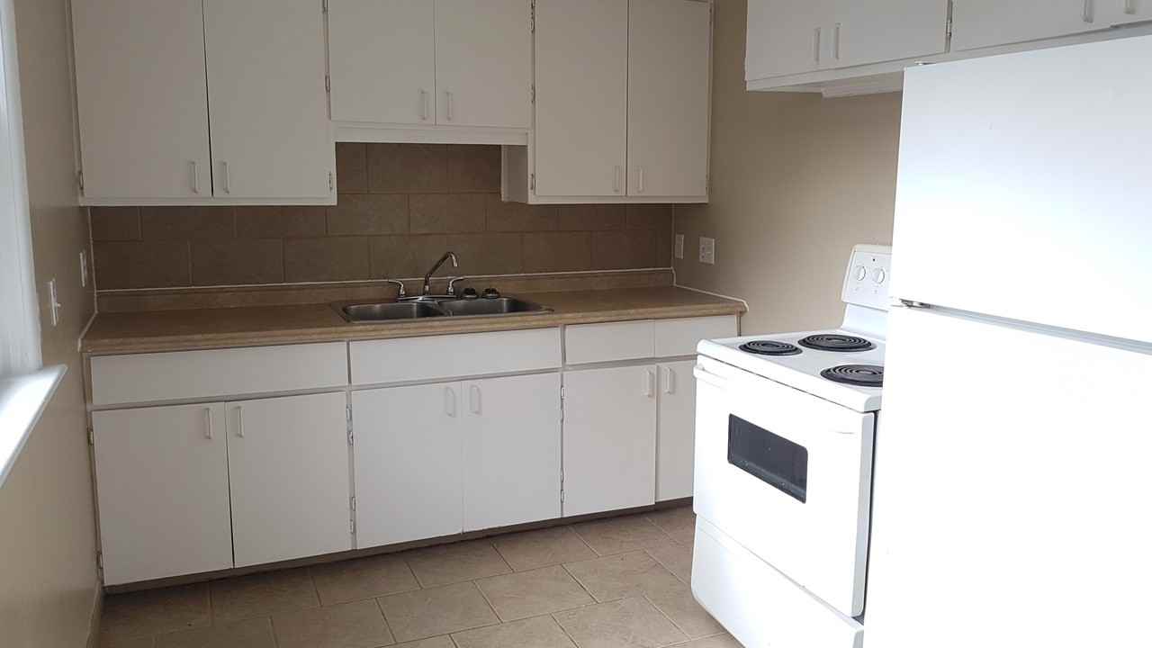 915-921-927-935 Wellington Townhomes - Photo 3 of 12