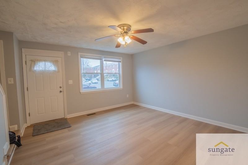 8533 Oak Rd - Photo 3 of 34