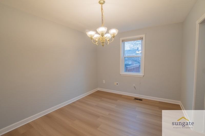 8533 Oak Rd - Photo 6 of 34