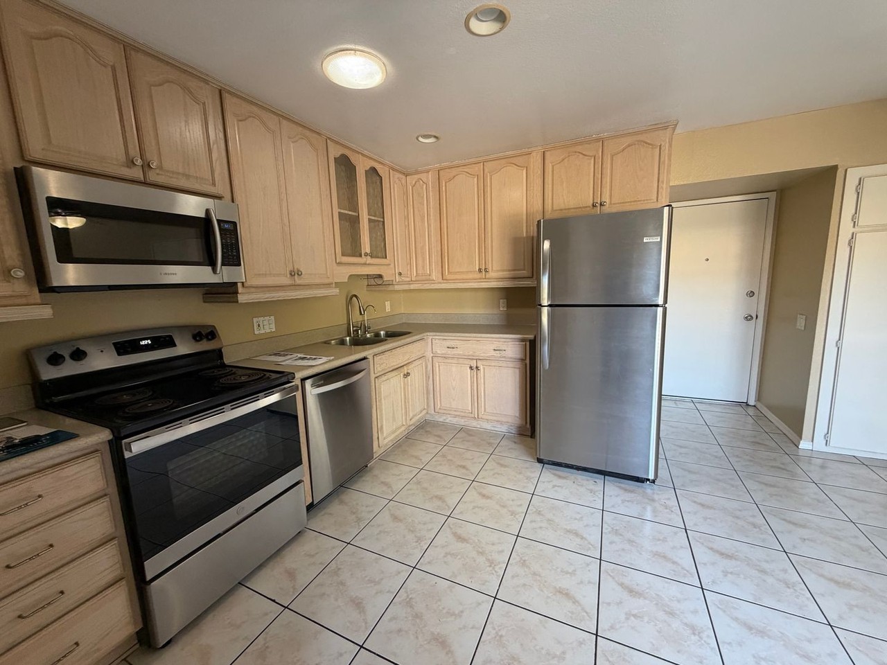 10513 Westonhill Dr - Photo 3 of 17