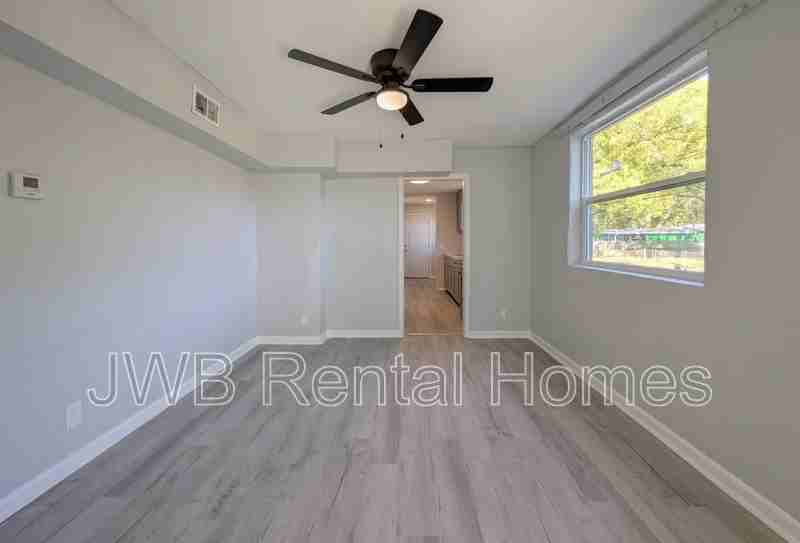 3324 N Davis St - Photo 5 of 16