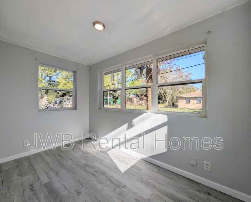 3324 N Davis St - Photo 7 of 16
